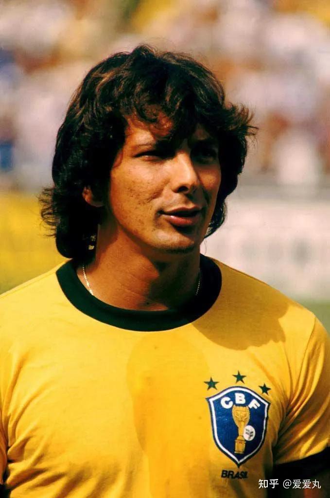 济科(zico),前腰,1953年3月3日出生在巴西里约热内卢,来自弗拉门戈队.