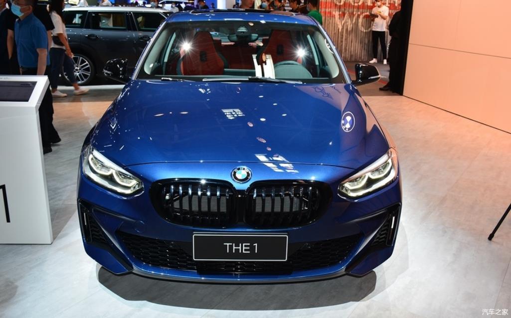 穿上运动装的宝马1系曜夜套件加持运动范儿更足