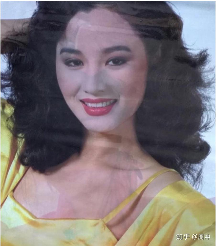 在挂历市场,还有"北瞿颖,南周迅"的说法.