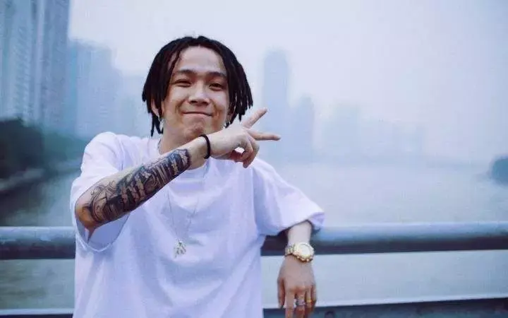 你是喜欢长得帅歌难听的tt还是长得丑歌好听的knowknow