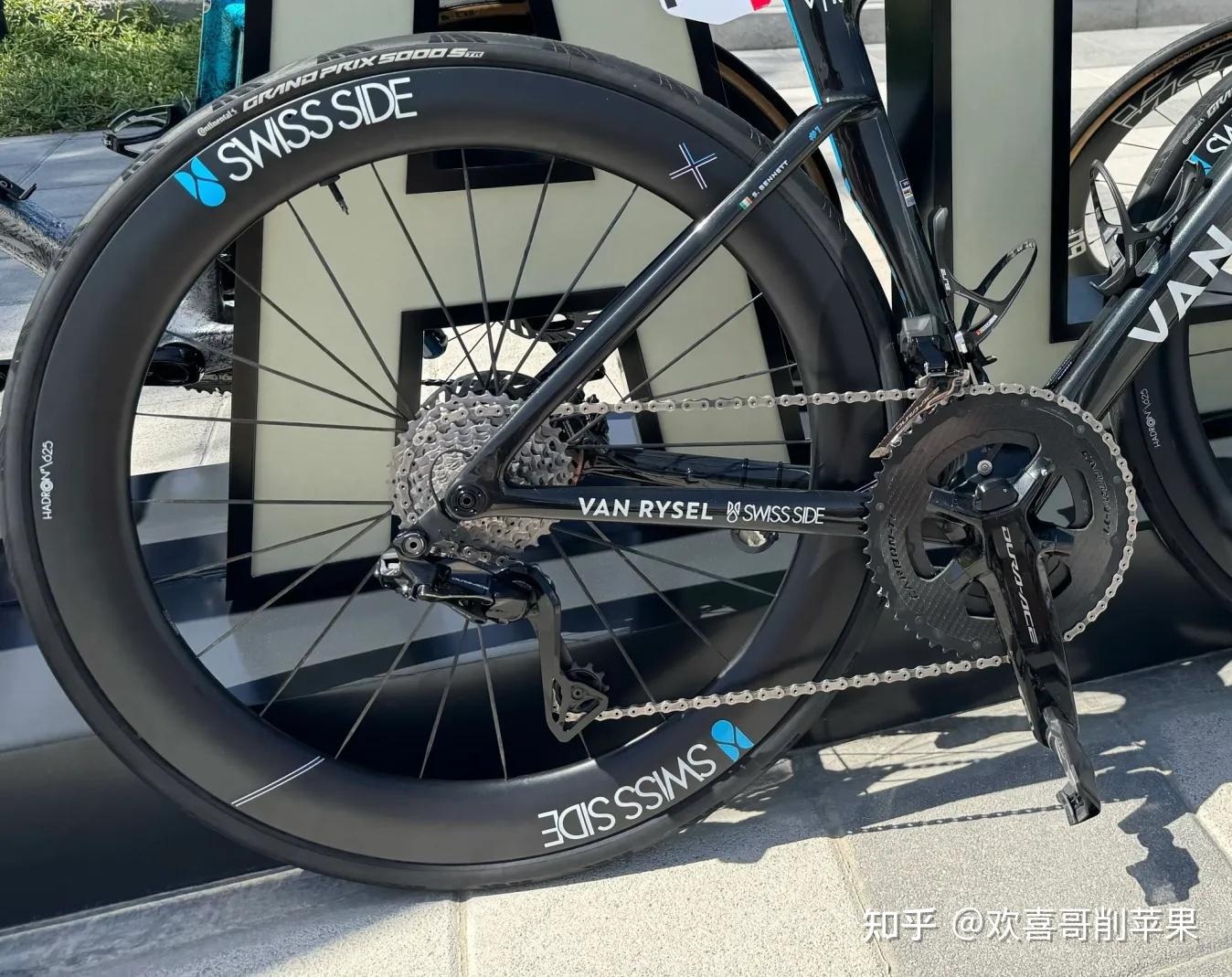 由空气动力学专家 swiss side 提供的车轮,该品牌已与 canyon 的一些
