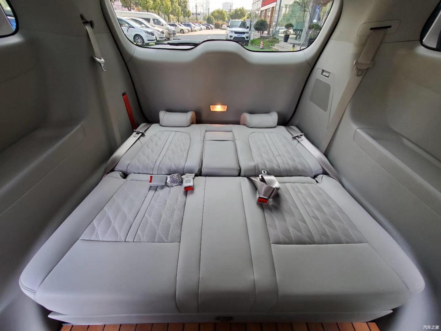 别克gl8豪华升级改装俗称别尔法落地价不到40万