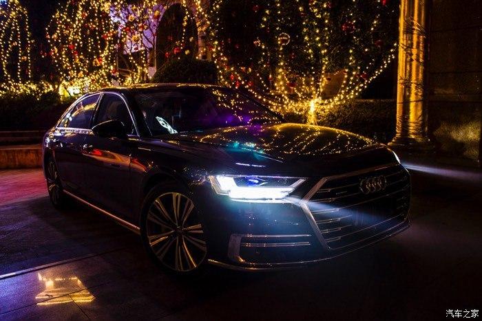 给大家分享一下夜景下的奥迪a8照亮你回家的路