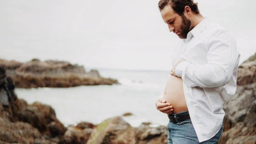 男生肚子照片高清 v2-2fdabc1b132996671f494f5bb3b94dc7_1440w.jpg?source=172ae18b