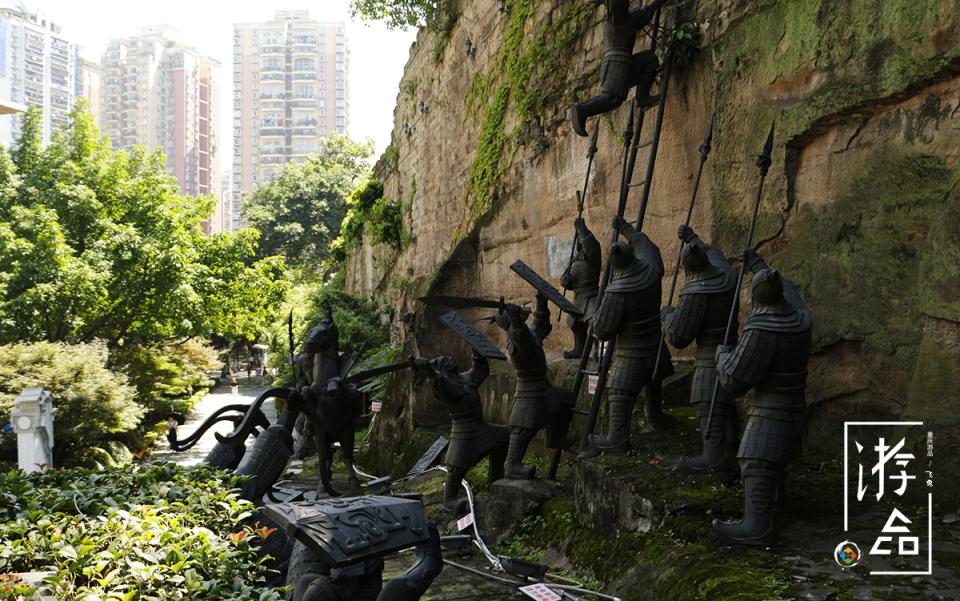 在清朝嘉庆年间,金紫门就是重庆镇总兵署所在地,而那时的镇台衙门被