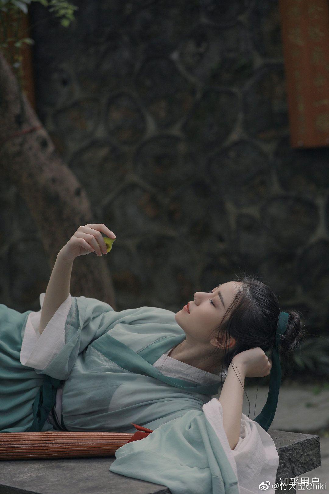 有没有看起来英气十足的古风女生图片?