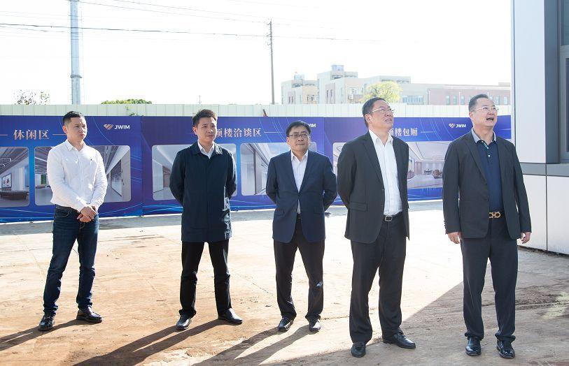 10月17日下午,金坛区委书记陆秋明,金城镇党委书记李祁 ,金城镇镇长