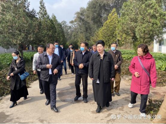 全国中老年网总编杜洁一行来我院参观考察