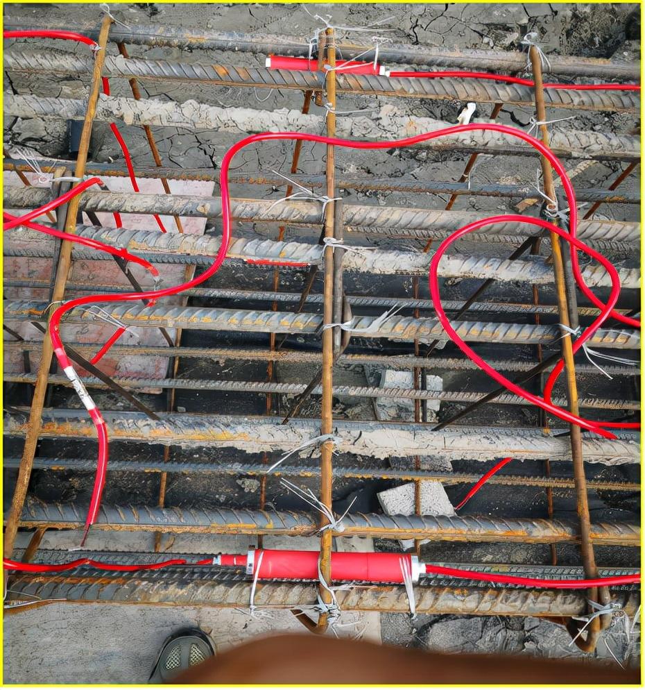 常用监测元件为钢筋应力计,表面式混凝土应变计及埋入式混凝土应变计