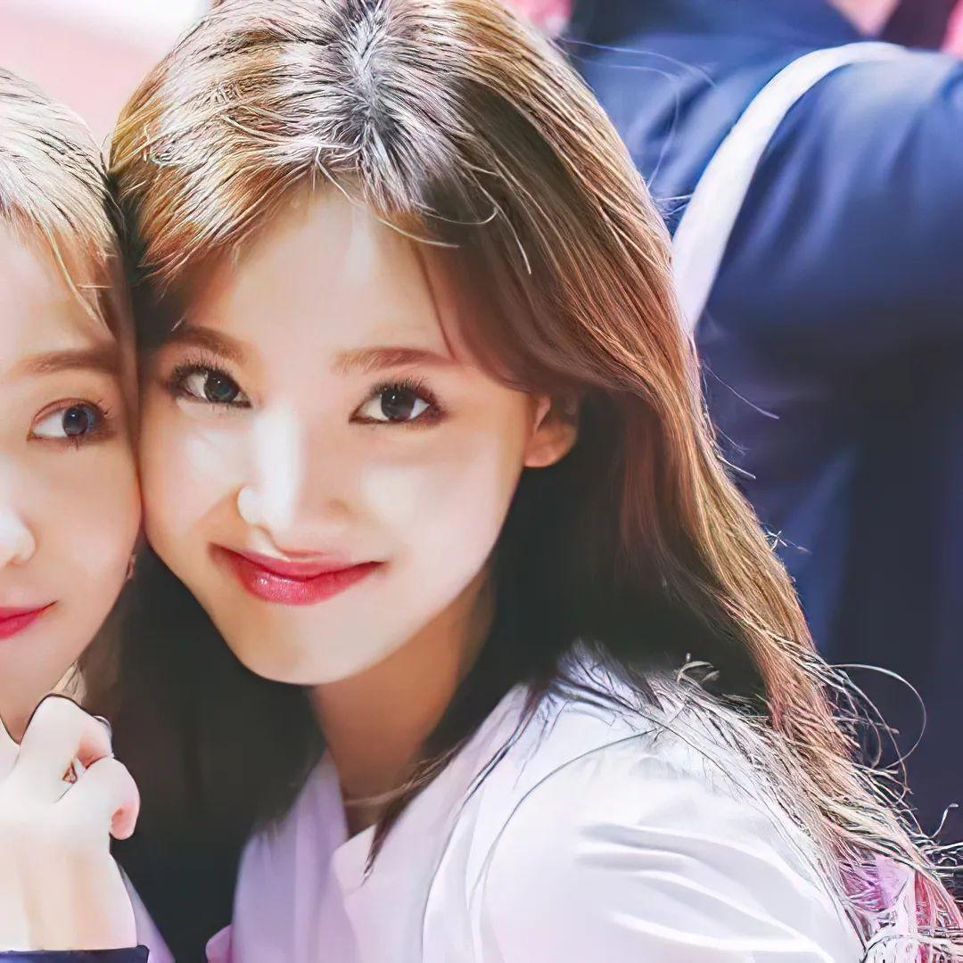 爱豆闺蜜头像 | 有你在身边,风都超级甜 - 知乎