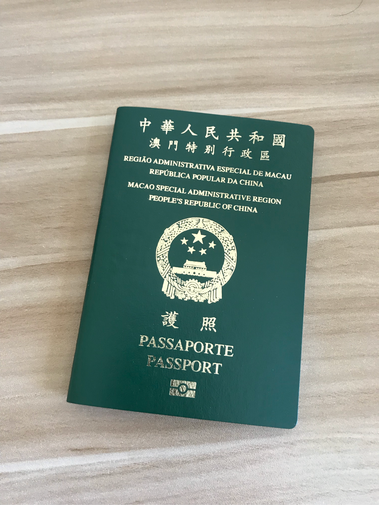 拥有一本去大部分国家都免签的护照是种什么体
