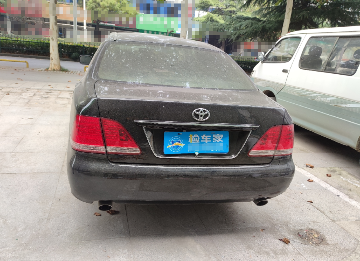 同行是冤家16万公里的老皇冠见证贩子之间怎么验成色