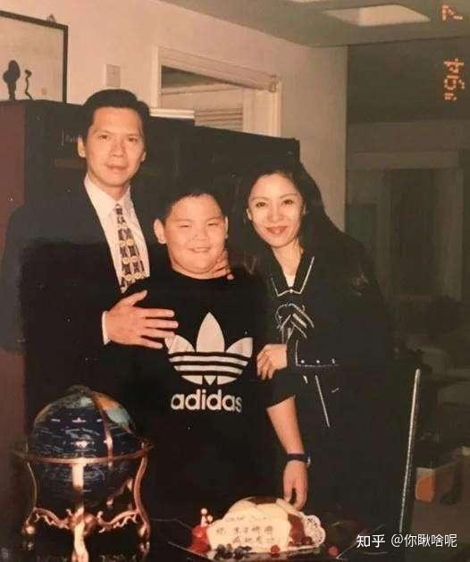 向佑：我爸是向华强，我哥是向佐，我在没有父爱的环境下带泪成长 - 知乎