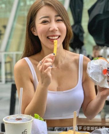 30岁港姐陈婉衡大玩下衣失踪穿大码男士衬衫事业线若隐若现