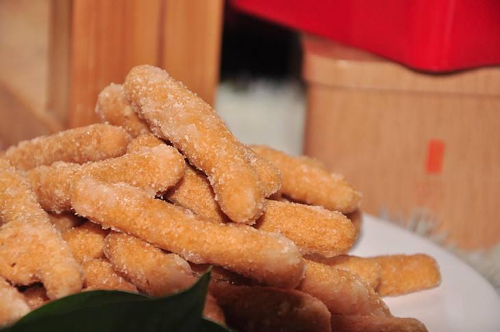 为什么宝月茜会喜欢上花林糖かりんとう这种零食呢花林糖吸引人的地方