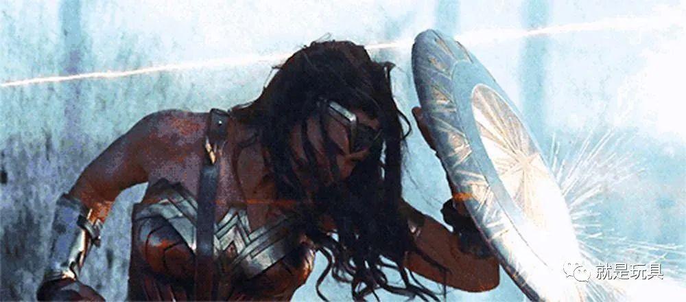 queenstudios神奇女侠11盾牌精美程度远超过美队盾