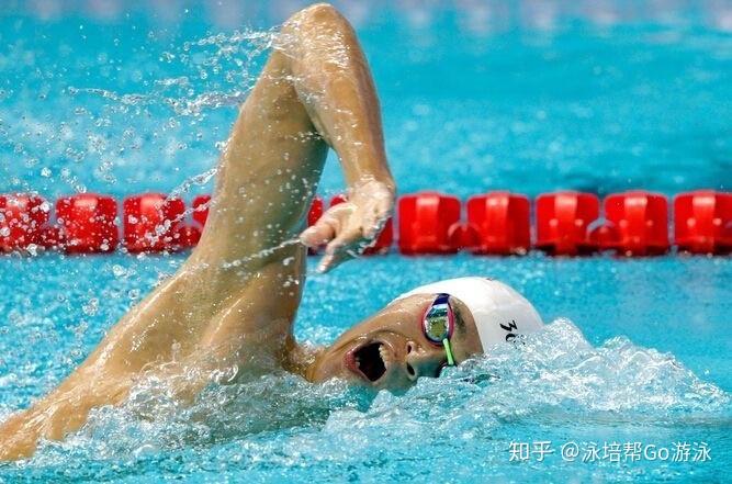 自由泳换气：只做「咬肩动作」可不行，换个思路学习新方法！ - 知乎