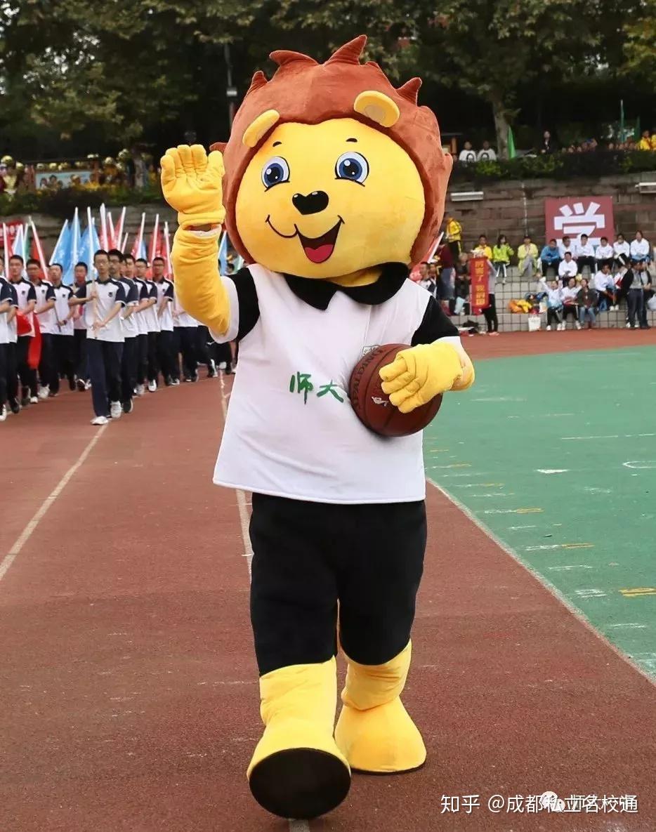 本次运动会首先亮相的是由同学们自行设计的运动会会徽和吉祥物.