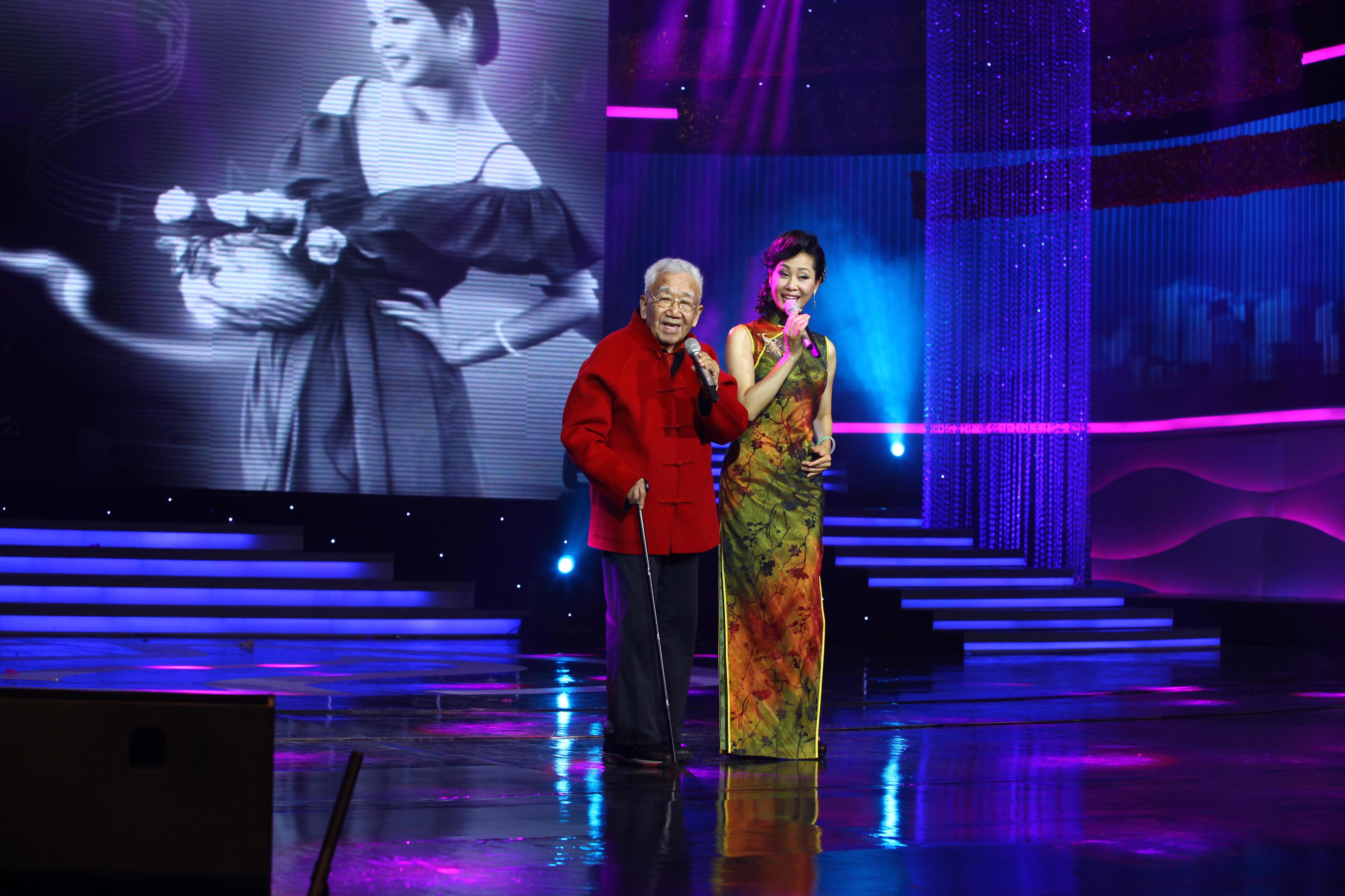 那时我就已经知道邓丽君的许多歌,词作者就是庄奴