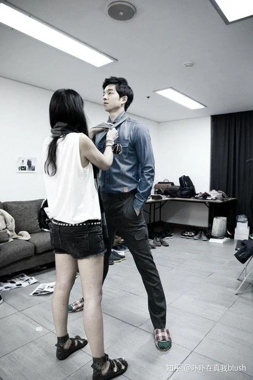 大部分人都觉得「14cm」是最完美的男女身高差,认为 14~16cm是情侣