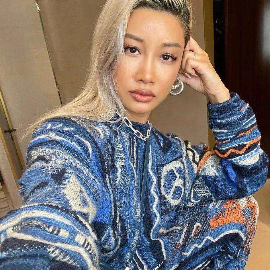 亚洲女孩不会穿潮酷欧美风快来抄ambush主理人yoon的作业