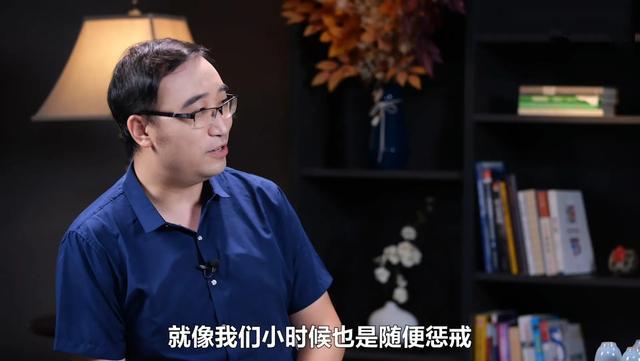 但是,陈志文在节目中讲了一个关于教育惩戒的案例,案例中一位老师在