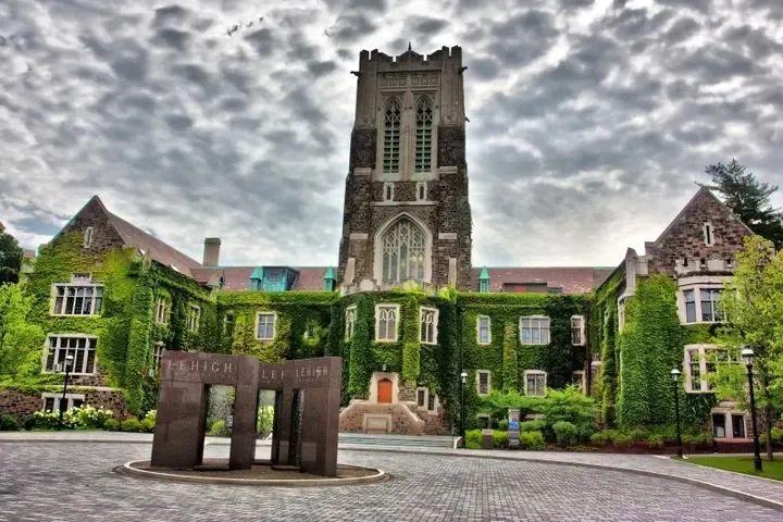 里海大学里海大学(lehigh university)由实业家艾萨·帕克(asa packer