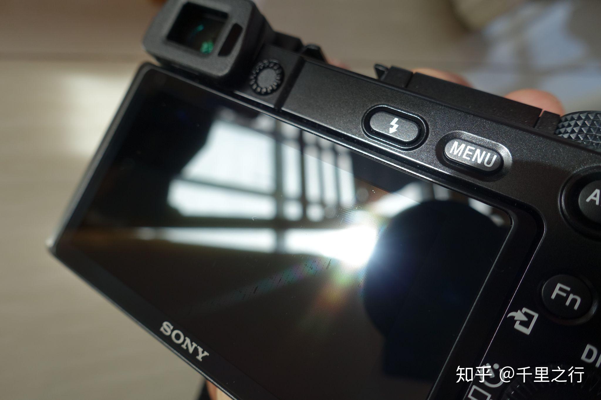 求大佬帮忙看下这款微单相机屏幕是否有问题索尼6400