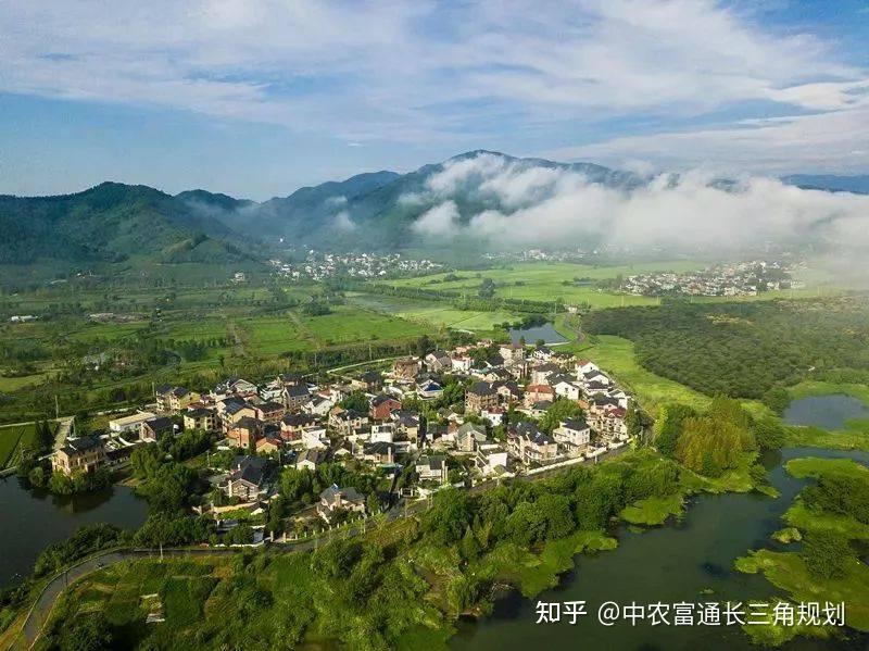 鸡东县▲大疆无人机在进行脱叶剂喷洒见证着传统村落的现代化蜕变这些