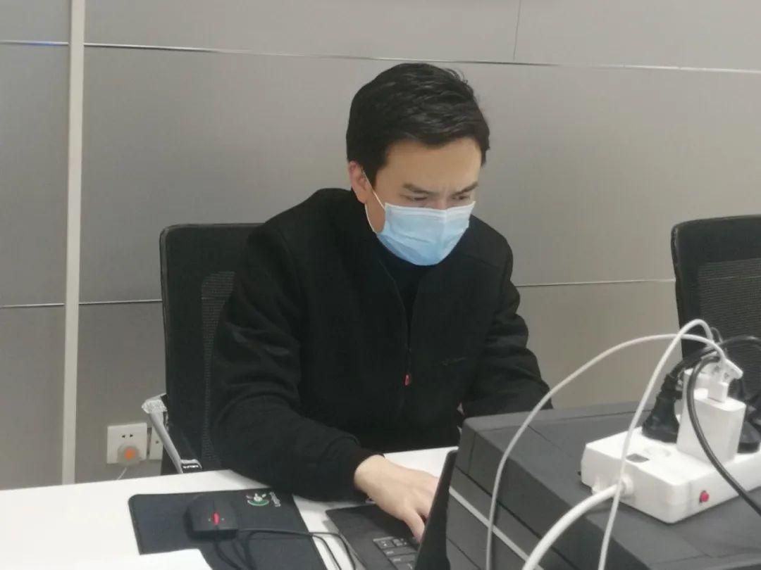 知识的人员组建数据收集研判工作专班时,潘俊臣第一时间向局领导请战