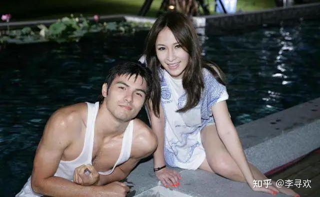 到了柯震东这,又是跟房祖名一起常混夜店的顽主.