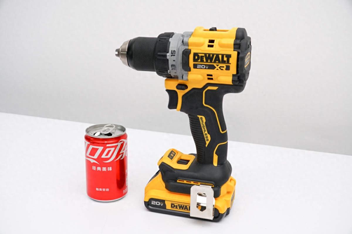 户外便捷作业,功能配件更出色,得伟dewalt工程作业套装充电评测