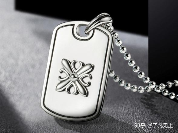 四叶草女士项链,镶嵌了世界首屈一指的施华洛世奇炫美盈彩人造宝石