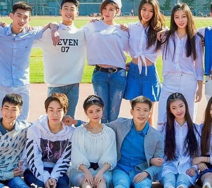 刘浩存高中毕业照曝光全网都关注她的颜值