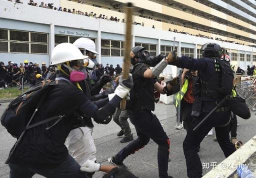 香港警隊精銳防暴部隊速龍小隊包括裝備