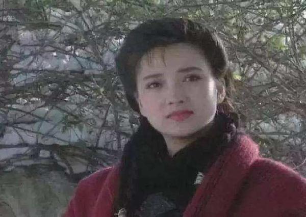 既然琼瑶阿姨三观如此不正,为什么当年琼瑶的作品(剧和书)还如此受追捧呢?