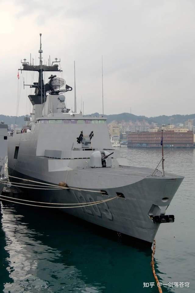 弄错了,这是解放军人民海军"西宁号"1月16日,岛蛙海军护卫舰"西宁"号
