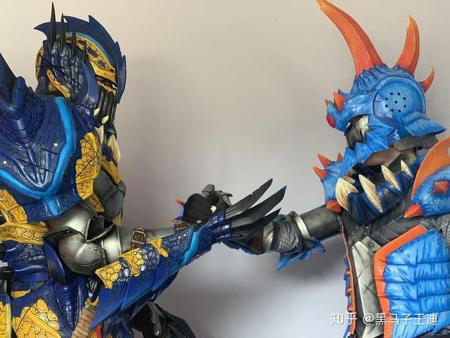 一家都cosplay怪物猎人女儿黑炎王套装儿子是海龙套装