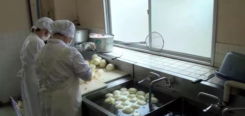 成都七中食堂事件已经结束了我却仍然担心孩子的校园午餐