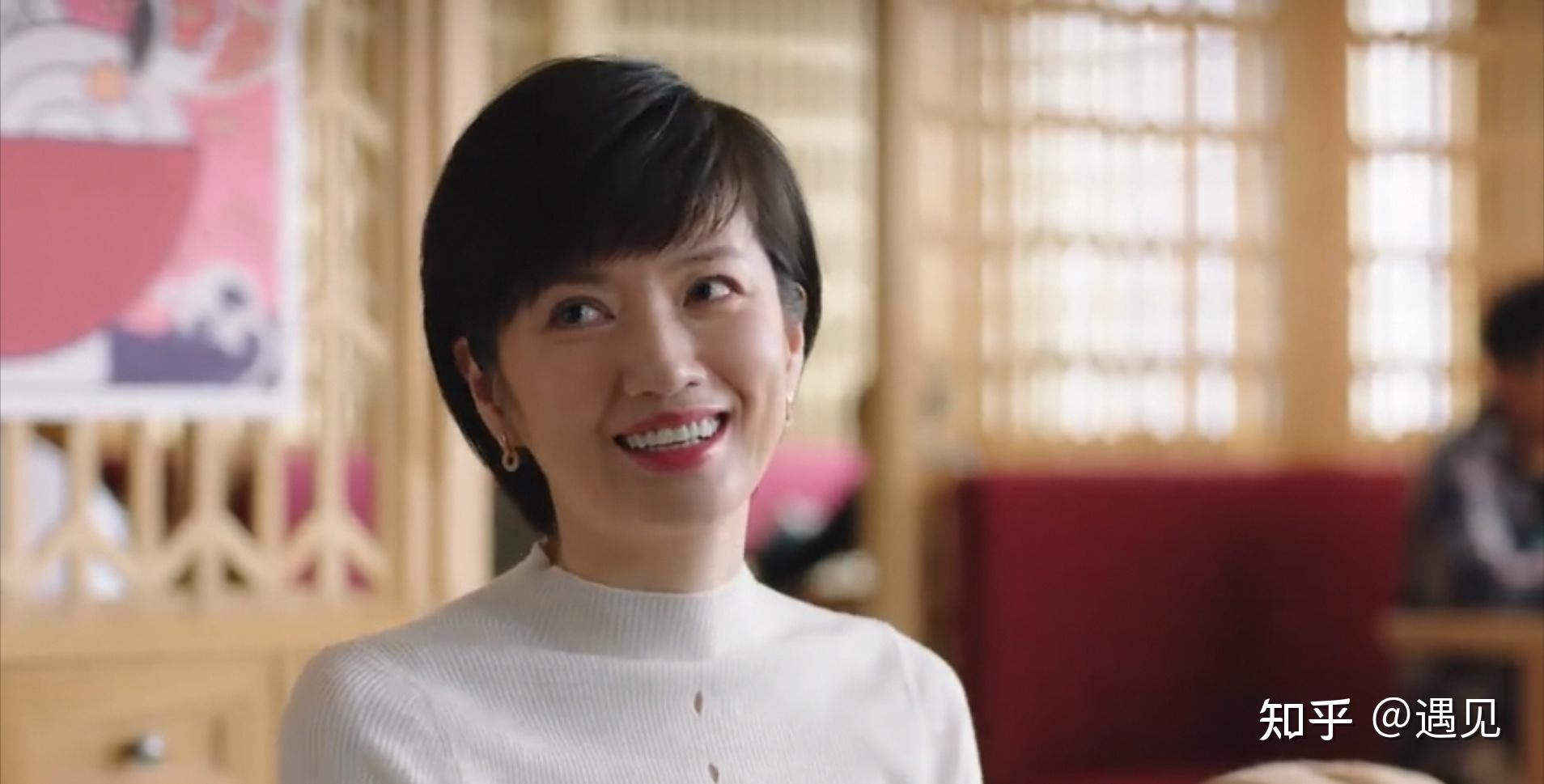 苑冉在剧中饰演崔雪,她是程荞的高中同学,同时也是被程淼妈妈误会成
