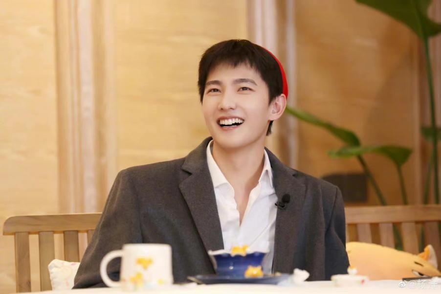 杨洋有综艺阴影如今却在贾玲面前开怀大笑