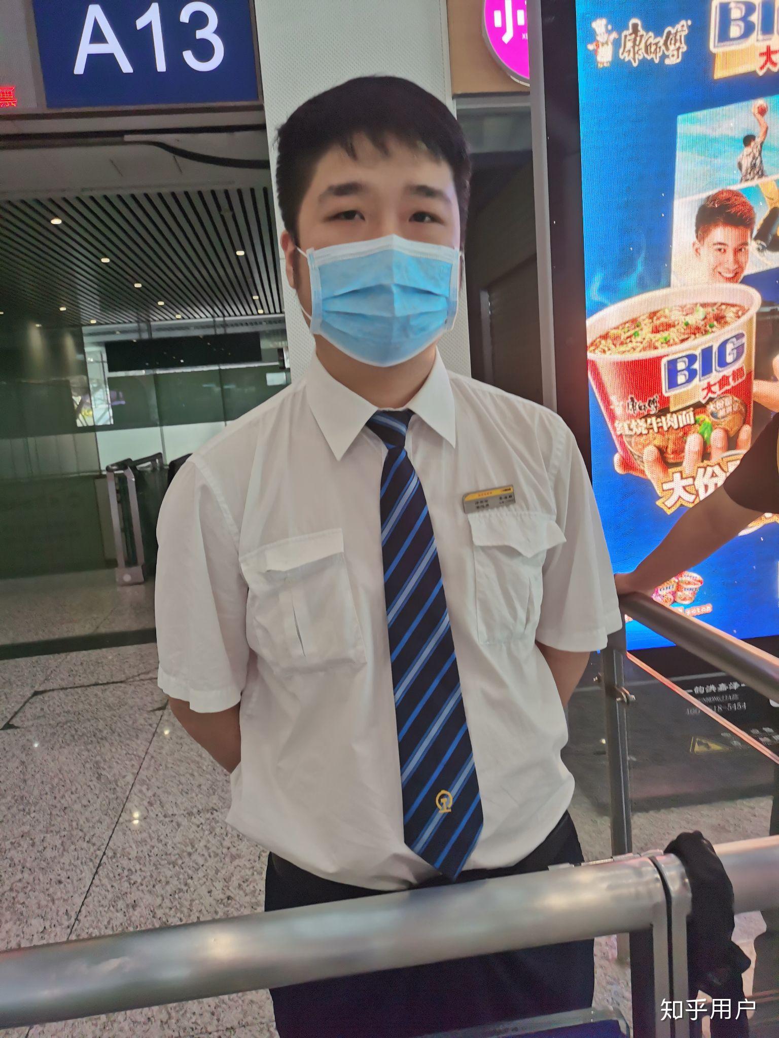 为什么高铁站从安检人员到列车员等回答问题态度服务态度都很差呢让人