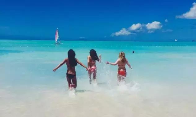 英国大学华裔女辩手迷倒外国网友,你长得好看