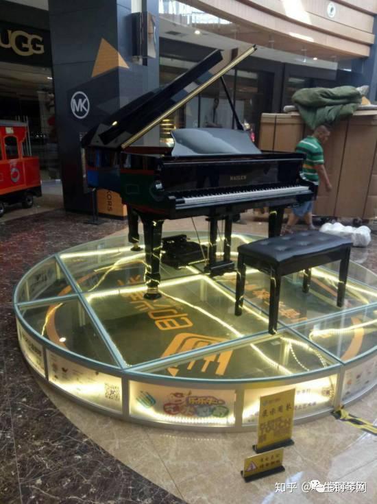 三角钢琴的地台设计连云港一生钢琴城原创