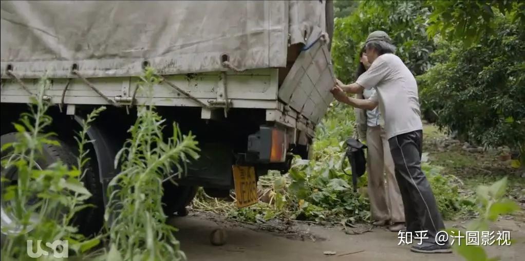 如果和电影《谍影重重》联系一下,很多人对"绊脚石"这个词应该就不会