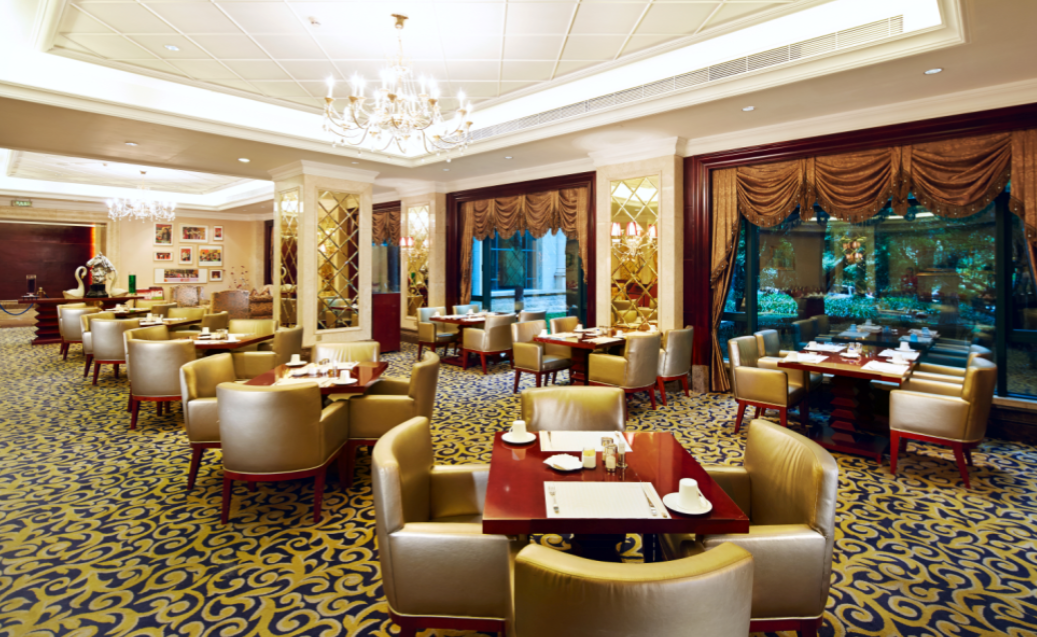 周边的古龙峡是国家4a级旅游景区,集瀑布,深潭,奇石,丛林于一体,设有