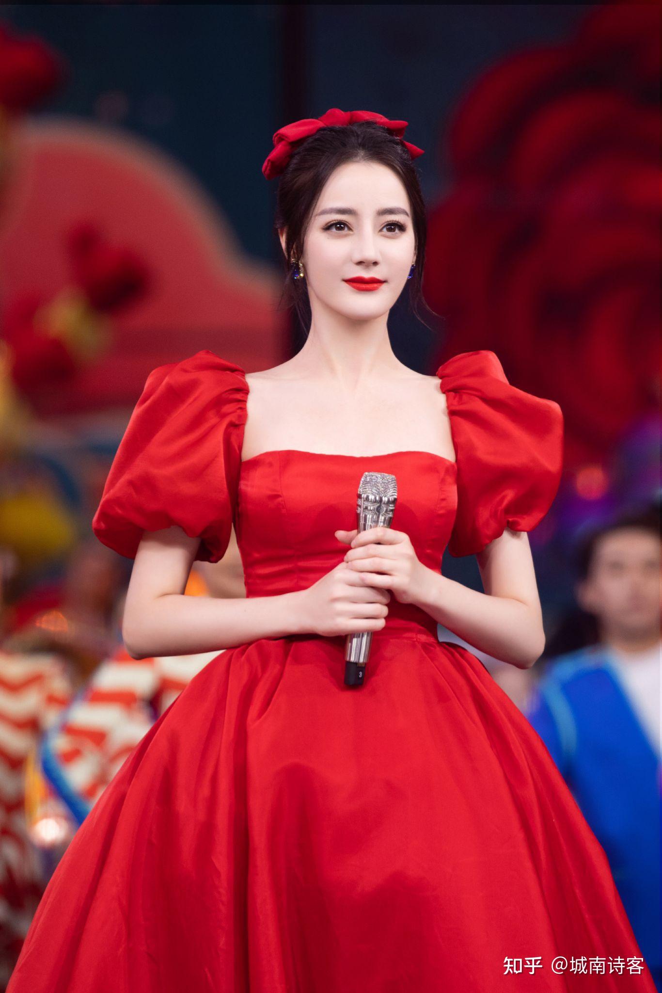 2021牛年春晚迪丽热巴的衣服造型,你有何看法?