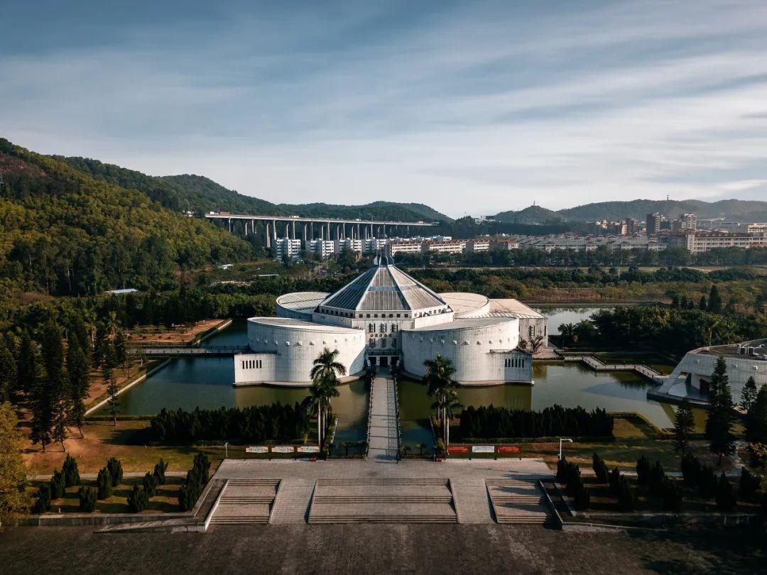 活在有色滤镜下的东莞为什么永远不能被忘记