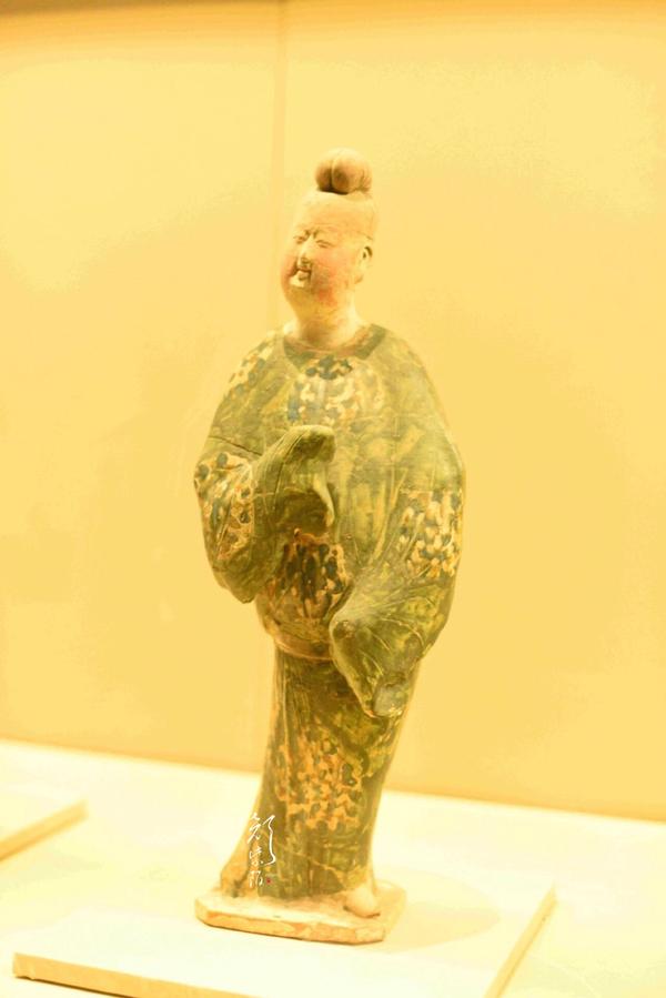 唐 三彩男装女俑,颜紫陌,摄于陕西历史博物馆