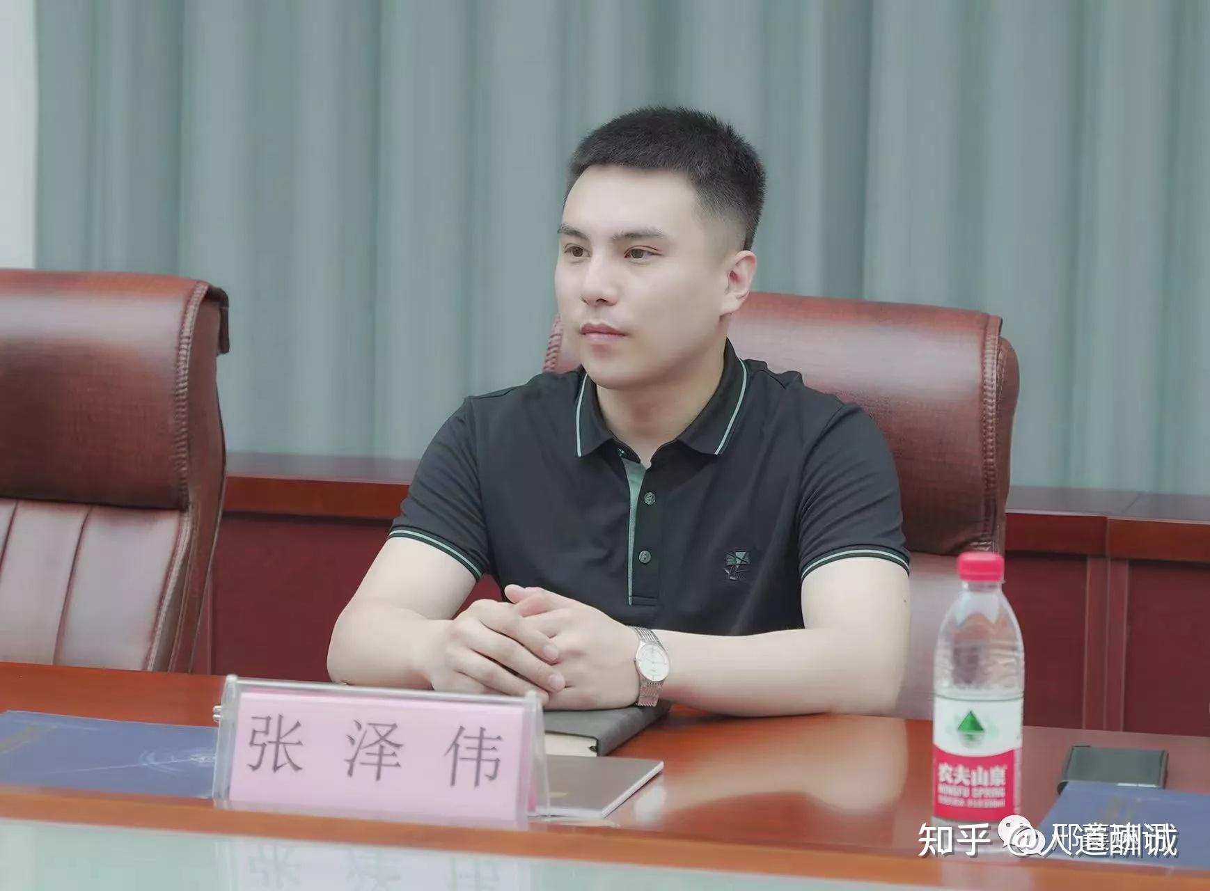 我国著名歌手张小九现任邢台市中小企业协会会长带领商会领导调研